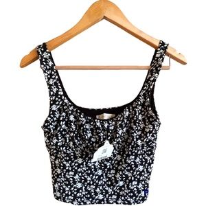 🌹2 for $20🌹  NWT. Altar’d State Fitted Cropped Tank Top. Size Medium